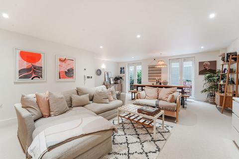 2 bedroom flat for sale, Alpha Road, Surbiton KT5