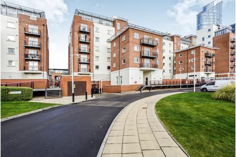 2 bedroom flat to rent, Brecon House, The Canalside, Portsmouth, PO1