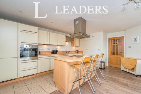 2 bedroom flat to rent, Brecon House, The Canalside, Portsmouth, PO1