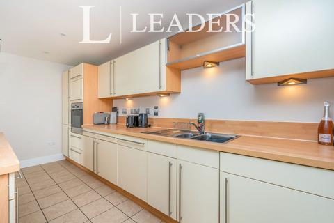 2 bedroom flat to rent, Brecon House, The Canalside, Portsmouth, PO1