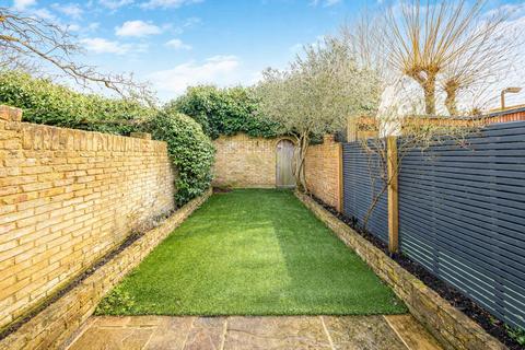 3 bedroom terraced house to rent, Westfields Avenue, London