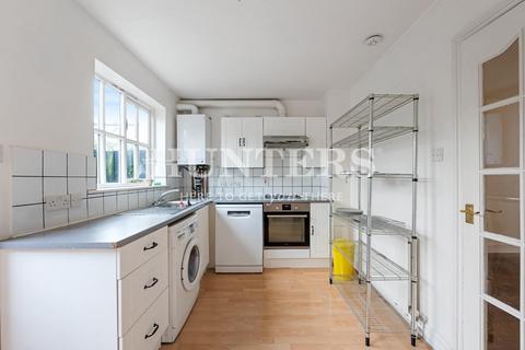 2 bedroom house to rent, Manor Road, London, N16