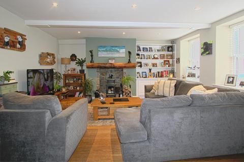 6 bedroom townhouse for sale, High Street, Alderney GY9