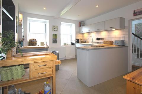 6 bedroom townhouse for sale, High Street, Alderney GY9