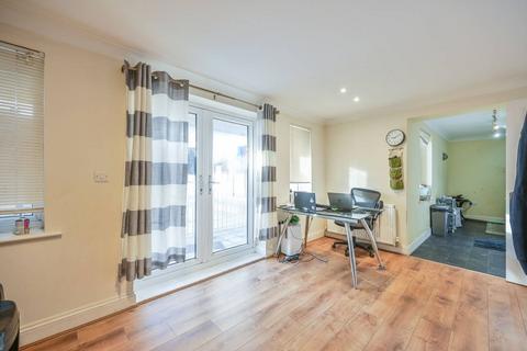 2 bedroom flat for sale, Blacksmiths Court, 98 Green Lanes, London, N13, Palmers Green, London, N13
