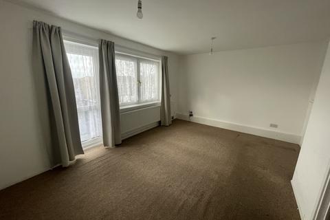 3 bedroom flat to rent, Leadbetter Court, NW10