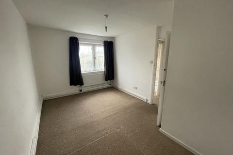 3 bedroom flat to rent, Leadbetter Court, NW10