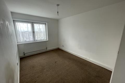 3 bedroom flat to rent, Leadbetter Court, NW10