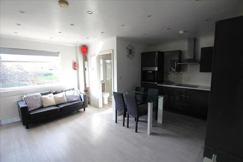 Studio to rent, Bull Lane, Edmonton, London, N18