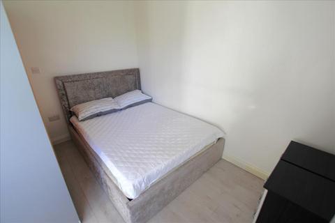 Studio to rent, Bull Lane, Edmonton, London, N18