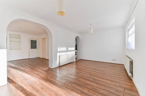 3 bedroom end of terrace house to rent, Rowden Road, Epsom, KT19