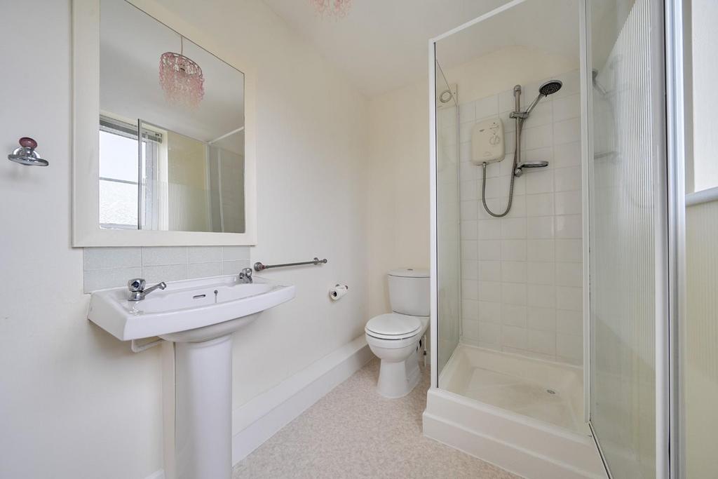 Bed 1 Ensuite.jpg
