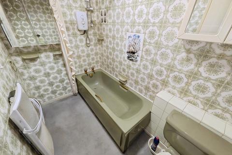 2 bedroom flat for sale, 22 Kenilworth Court, Cheylesmore, Coventry, West Midlands CV3 6HZ