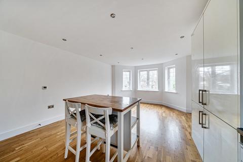 2 bedroom flat for sale, Byfleet Road, Surrey KT15