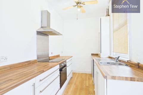 3 bedroom terraced house to rent, Elizabeth Street, Blackpool, FY1