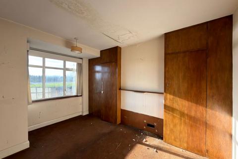 4 bedroom semi-detached house for sale, 75 Knighton Way Lane, Uxbridge, Middlesex, UB9 4EH