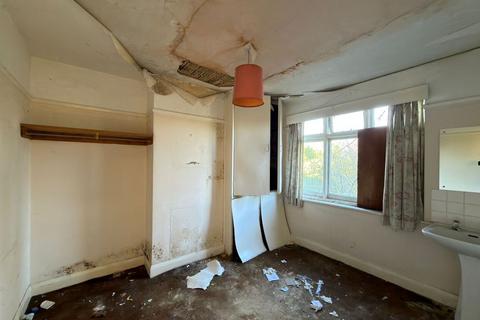 4 bedroom semi-detached house for sale, 75 Knighton Way Lane, Uxbridge, Middlesex, UB9 4EH