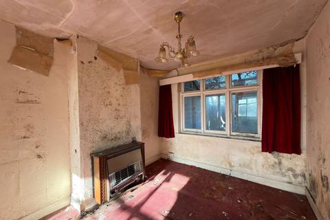 4 bedroom semi-detached house for sale, 75 Knighton Way Lane, Uxbridge, Middlesex, UB9 4EH