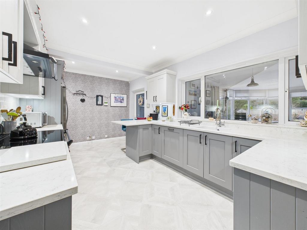 Kitchen: