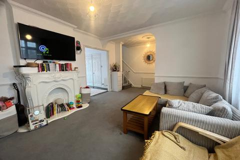 3 bedroom end of terrace house for sale, Gooshays Gardens, Romford