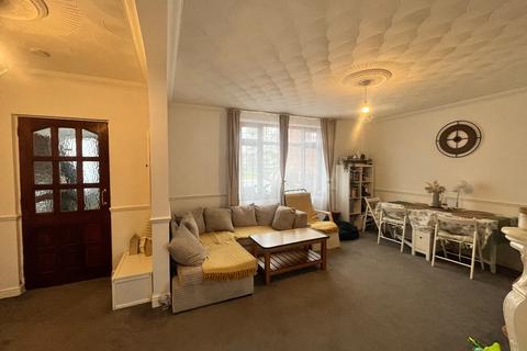 3 bedroom end of terrace house for sale, Gooshays Gardens, Romford
