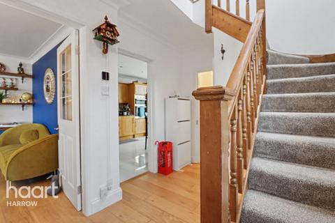 4 bedroom semi-detached house for sale, Herlwyn Avenue, RUISLIP