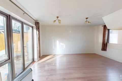 3 bedroom house to rent, Benning Drive,, Dagenham, RM8