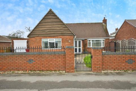 2 bedroom detached bungalow for sale, Revesby Avenue, Scunthorpe