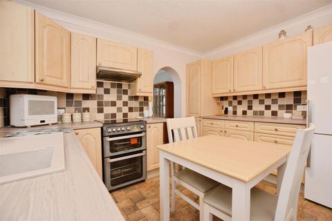 2 bedroom detached bungalow for sale, Revesby Avenue, Scunthorpe