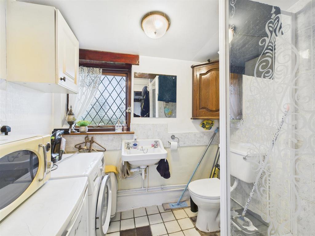 Utility/Shower Room
