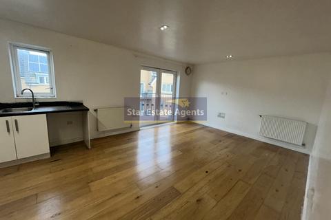 2 bedroom apartment for sale, 44 Varcoe Gardens, Hayes UB3