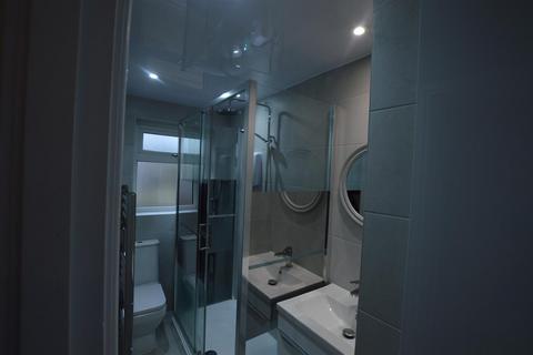 2 bedroom flat to rent, Palatine Road, Manchester M20