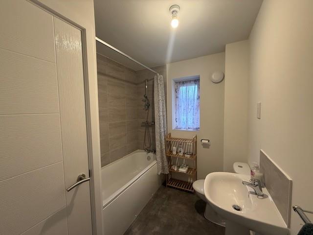 Bathroom 1.jpg