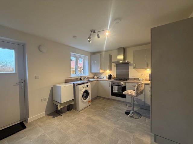 Kitchen 1.jpg