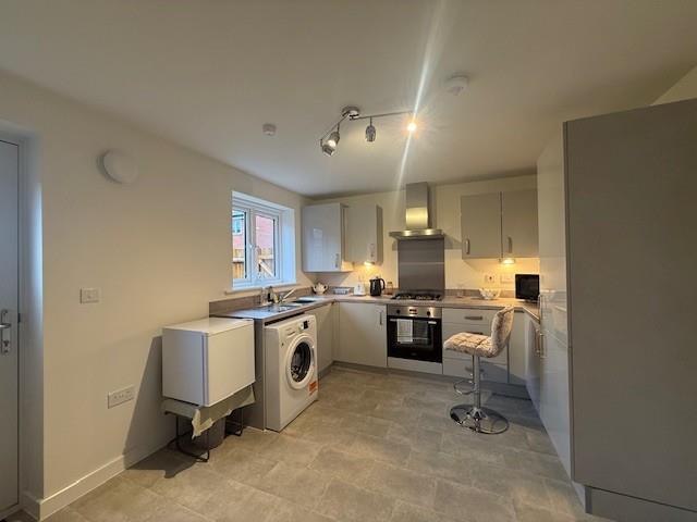 Kitchen 2.jpg