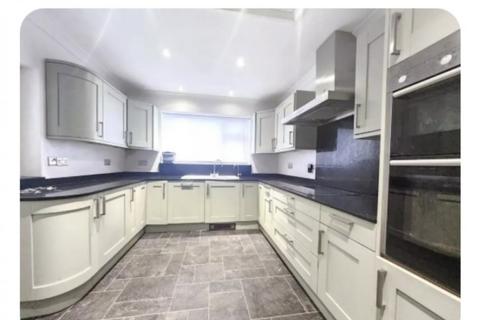 4 bedroom detached house for sale, Barkham Road, Wokingham, RG41