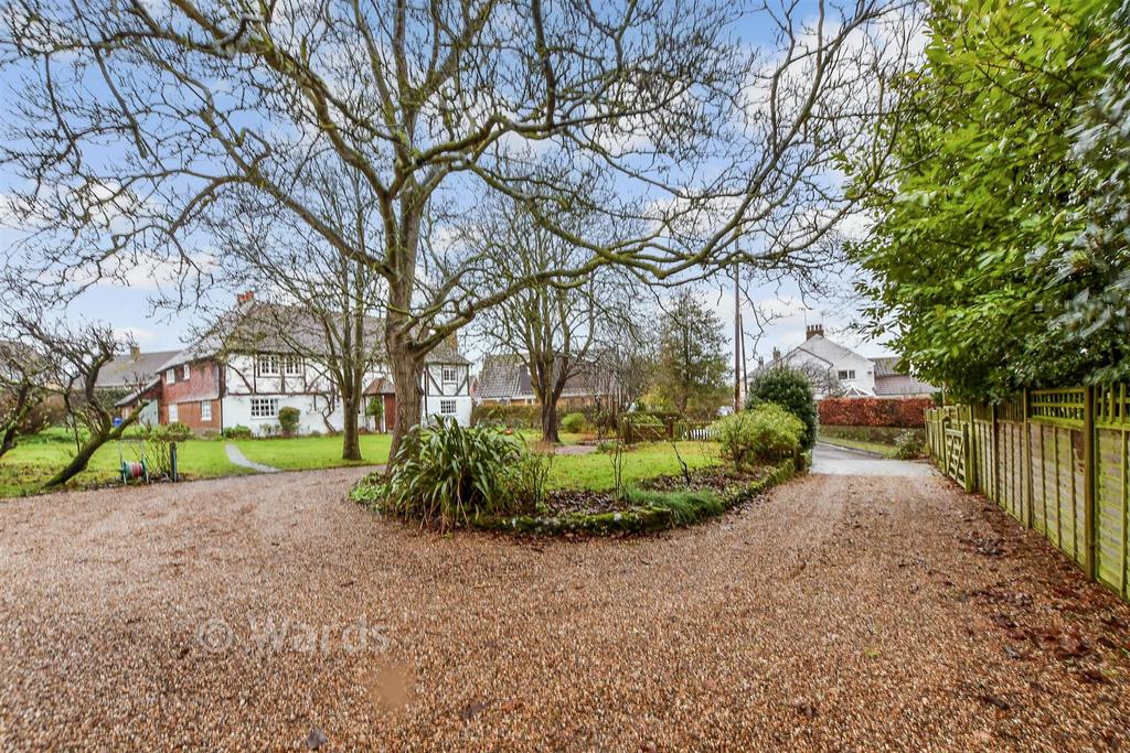 Driveway/Parking