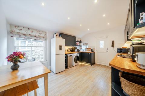 4 bedroom flat for sale, Midmoor Road, Balham, London, SW12