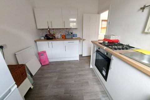 2 bedroom maisonette to rent, Cowley Road, E11
