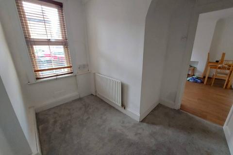 2 bedroom maisonette to rent, Cowley Road, E11
