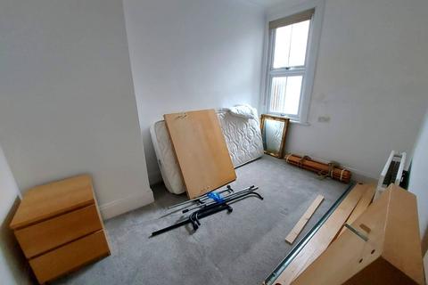 2 bedroom maisonette to rent, Cowley Road, E11