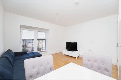 3 bedroom flat for sale, Salisbury Road, Southall, UB2