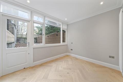 1 bedroom flat to rent, Kensington Gardens Square, London, W2