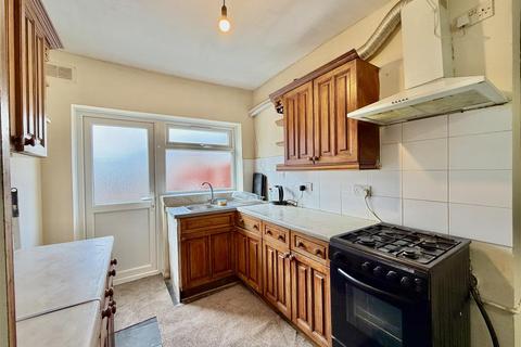 4 bedroom terraced house to rent, Standard Road, Hounslow TW4