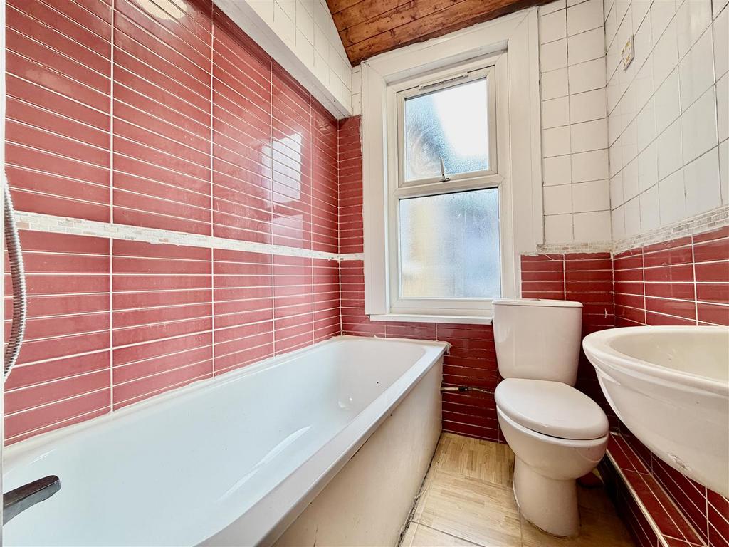 Family Bathroom/ WC