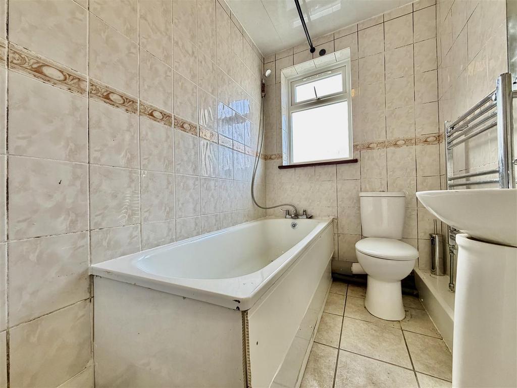 Family Bathroom/ WC