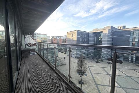 2 bedroom flat to rent, Cartier House, Leeds Dock
