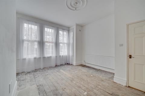 2 bedroom maisonette for sale, Cedar Road, London