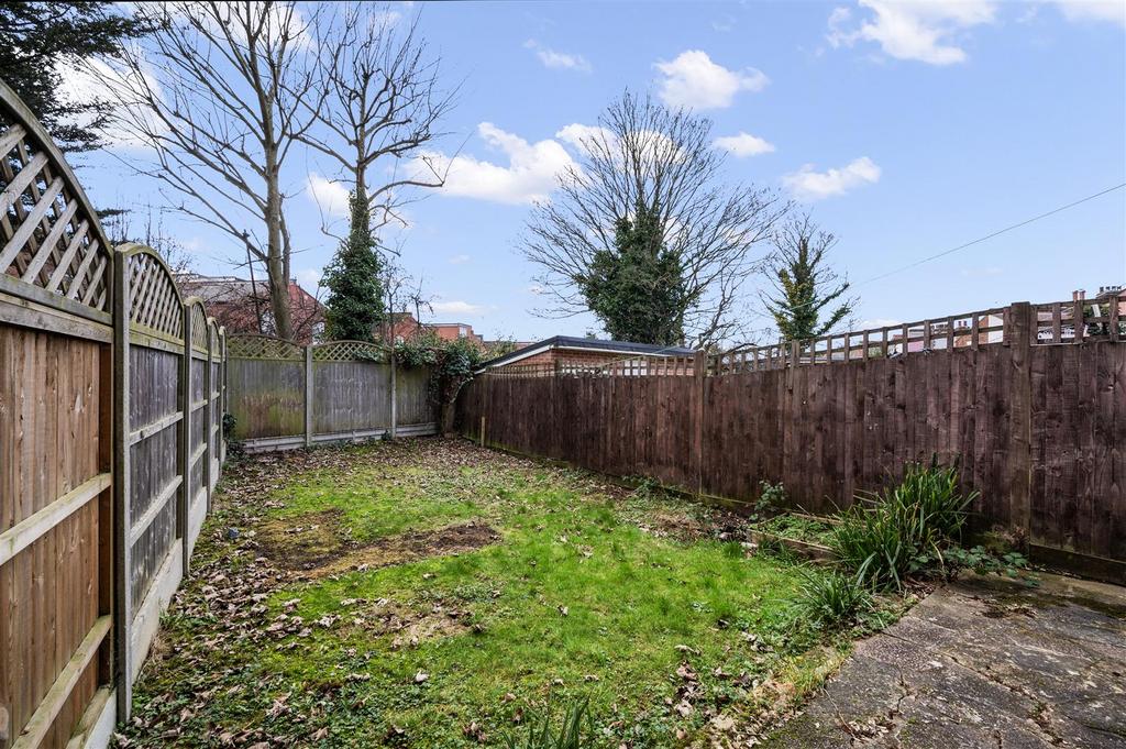 Daniels Cedar Road, NW2 012.jpg