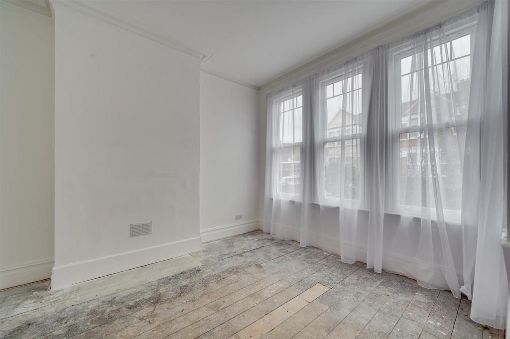 Daniels Cedar Road, NW2 002.jpg